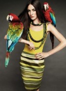 Fashion фото - девушка с попугаями
