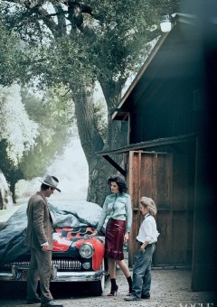 Аарон Экхарт и Лара Стоун в американском Vogue.