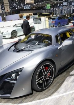 Российский суперкар Marussia B2 на выставке в Женеве